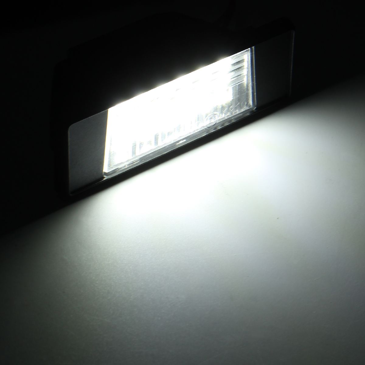 2Pcs-Car-LED-License-Number-Plate-Lights-for-Nissan-Qashqai-X-trail-Juke-Primera-6000K-White-1363068