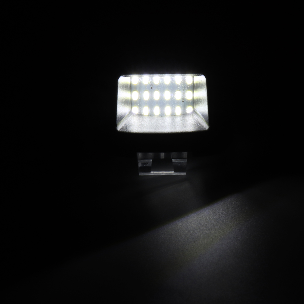 2Pcs-LED-License-Number-Plate-Lights-for-Nissan-Navara-D40-Frontier-Suzuki-Equator-1412805