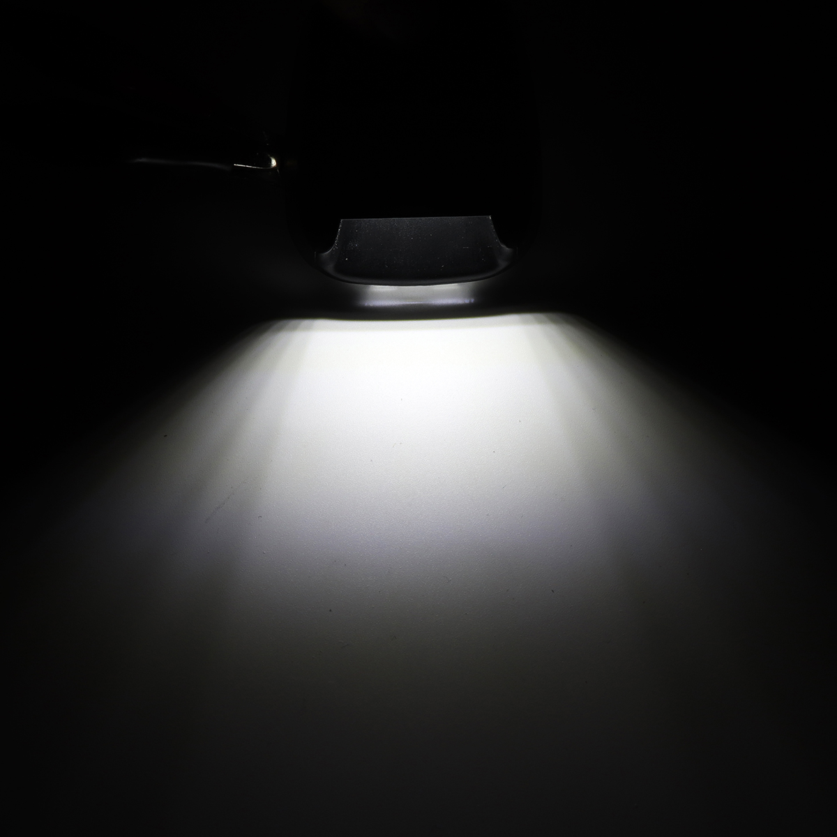 2Pcs-LED-License-Number-Plate-Lights-for-Nissan-Navara-D40-Frontier-Suzuki-Equator-1412805